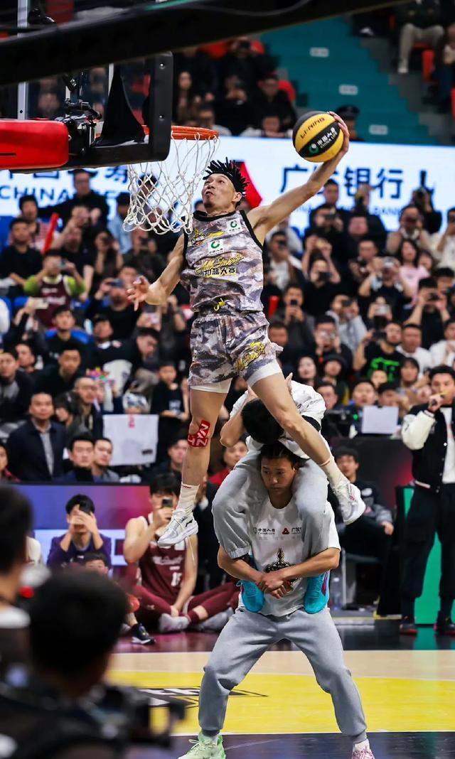 关于B体育官网：篮球解说：激情澎湃，专业解读，传递篮球的魅力，点燃球迷热情的信息