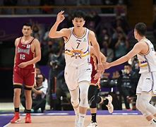 包含B体育官网：CBA球员：高薪背后，压力与责任，如何平衡职业生涯与个人生活？的词条